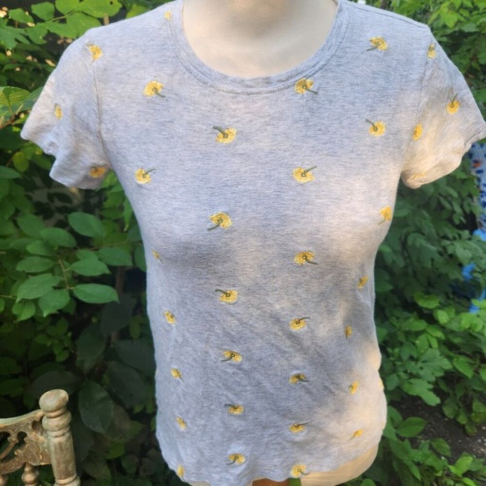 Lucky Brand Womens T-Shirt Small Heather Gray Yellow Floral Embroidered Top - Picture 4 of 8
